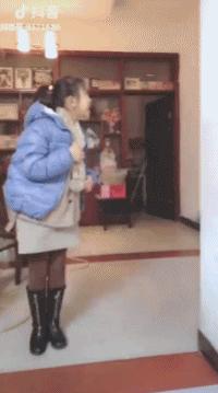 DƬ